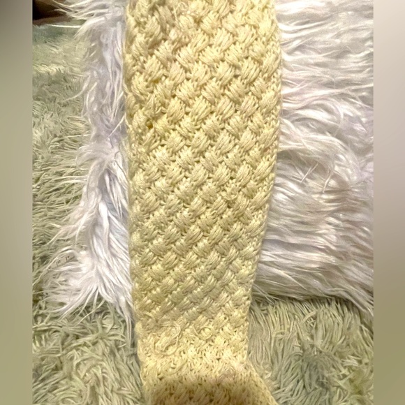 Ivory knitted enclosed scarf - Picture 3 of 9